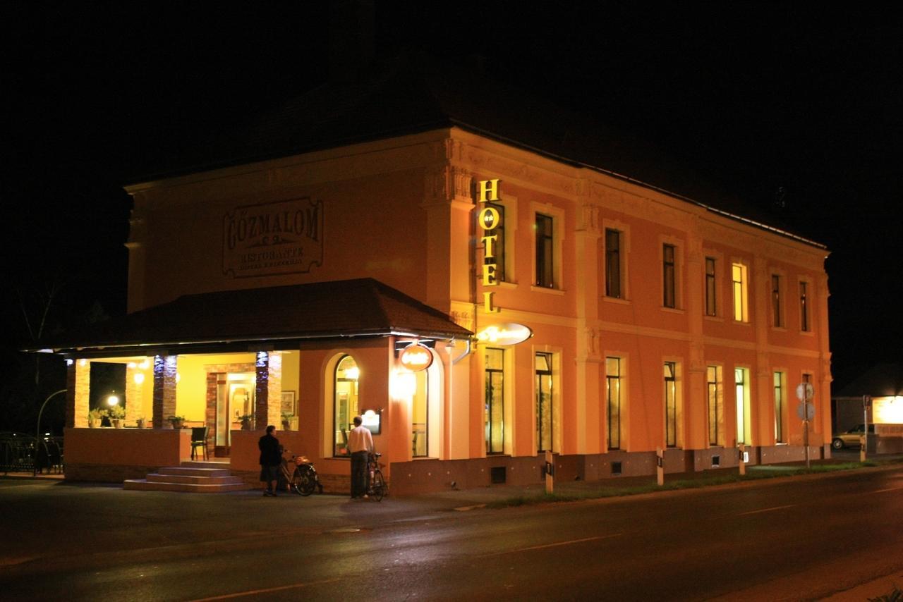Gozmalom Etterem Es Panzio Bed & Breakfast Körmend Exterior foto