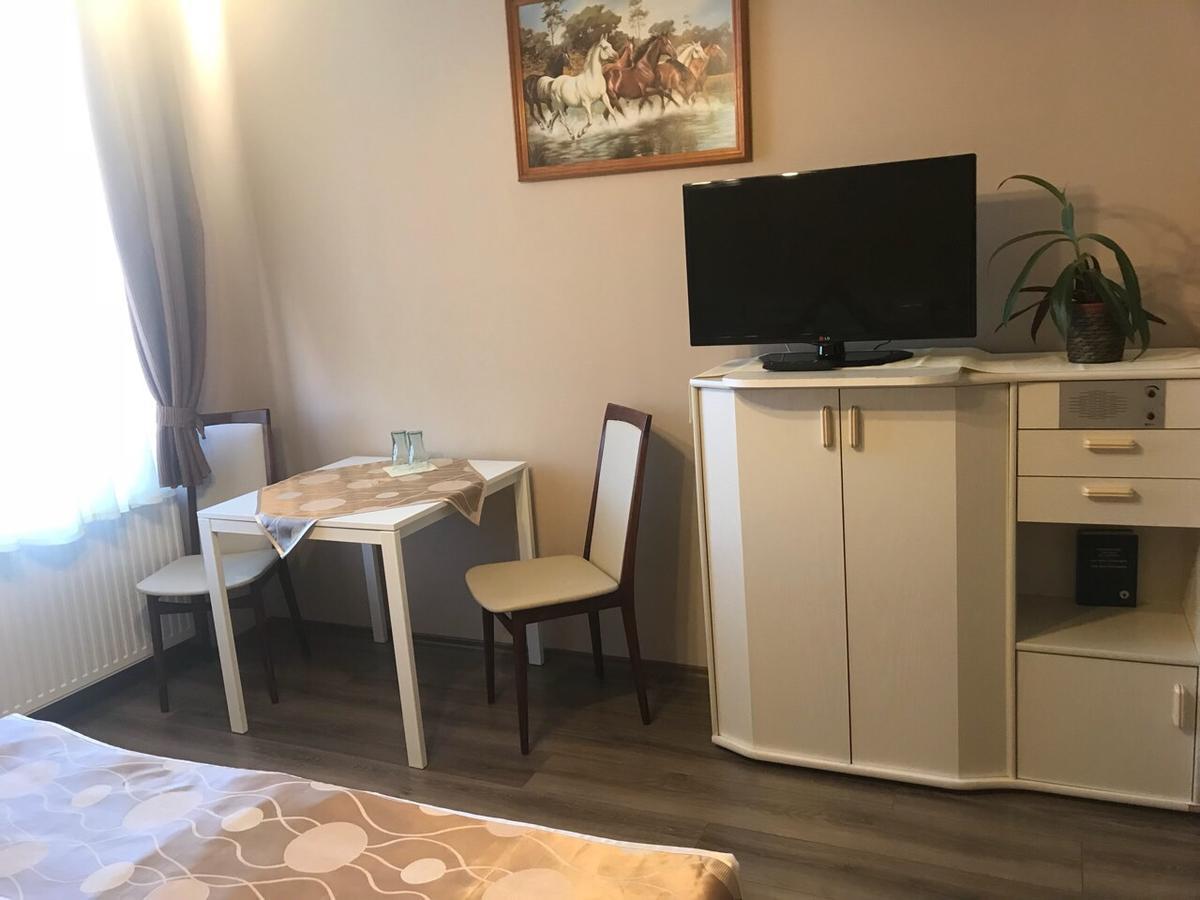 Gozmalom Etterem Es Panzio Bed & Breakfast Körmend Exterior foto