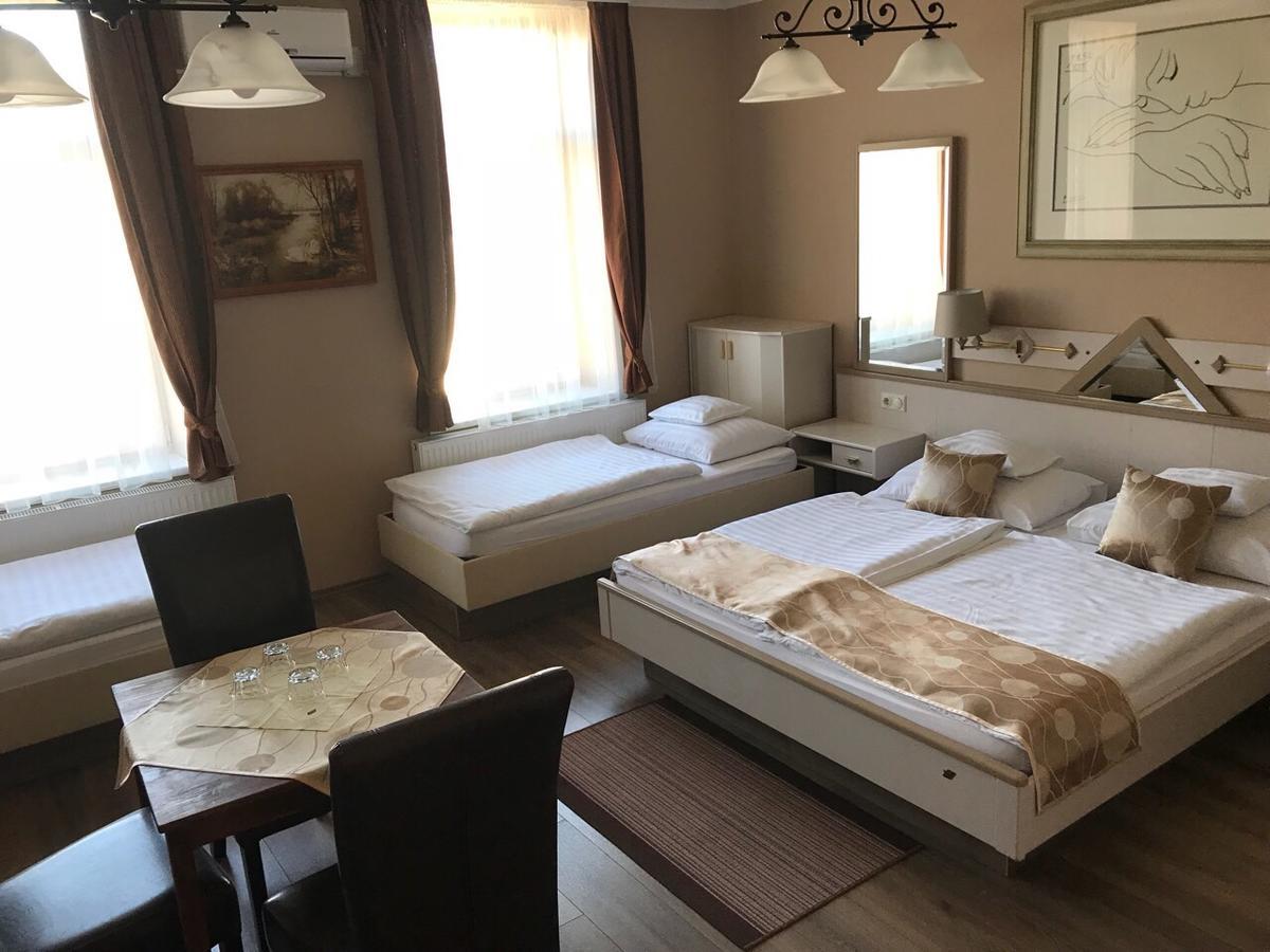 Gozmalom Etterem Es Panzio Bed & Breakfast Körmend Exterior foto
