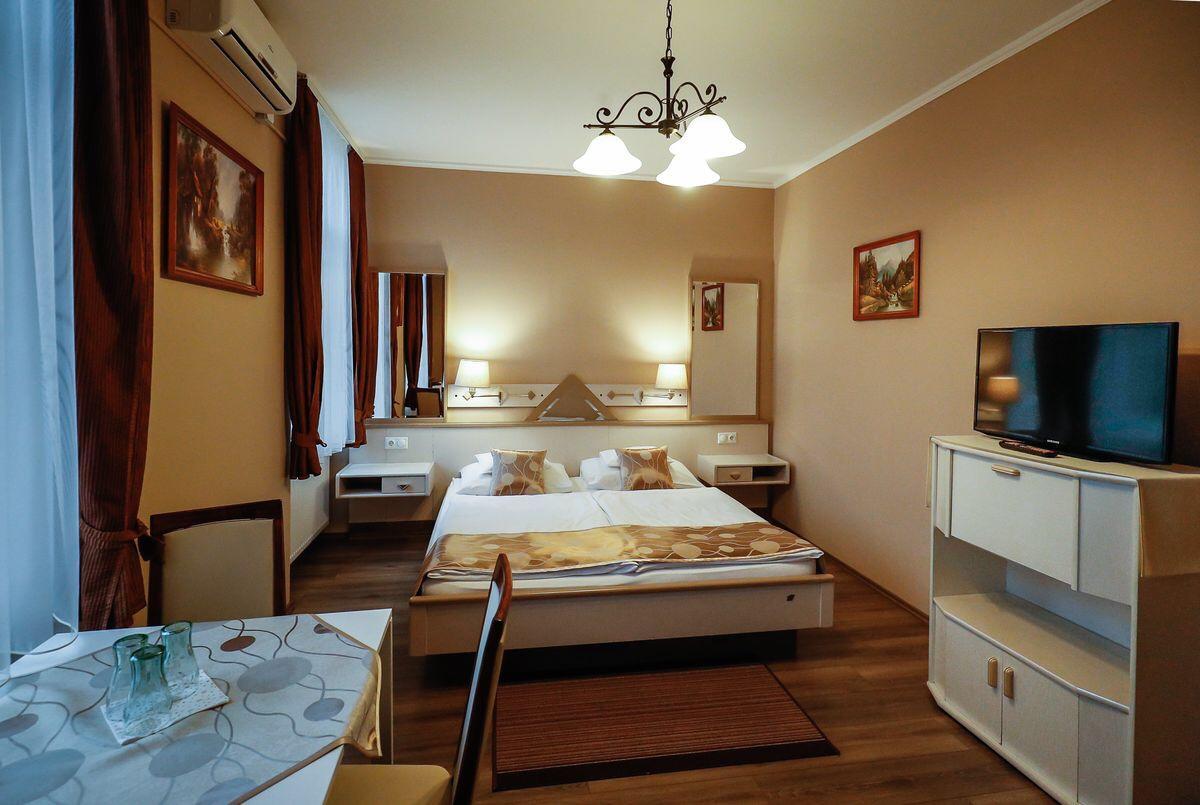 Gozmalom Etterem Es Panzio Bed & Breakfast Körmend Exterior foto