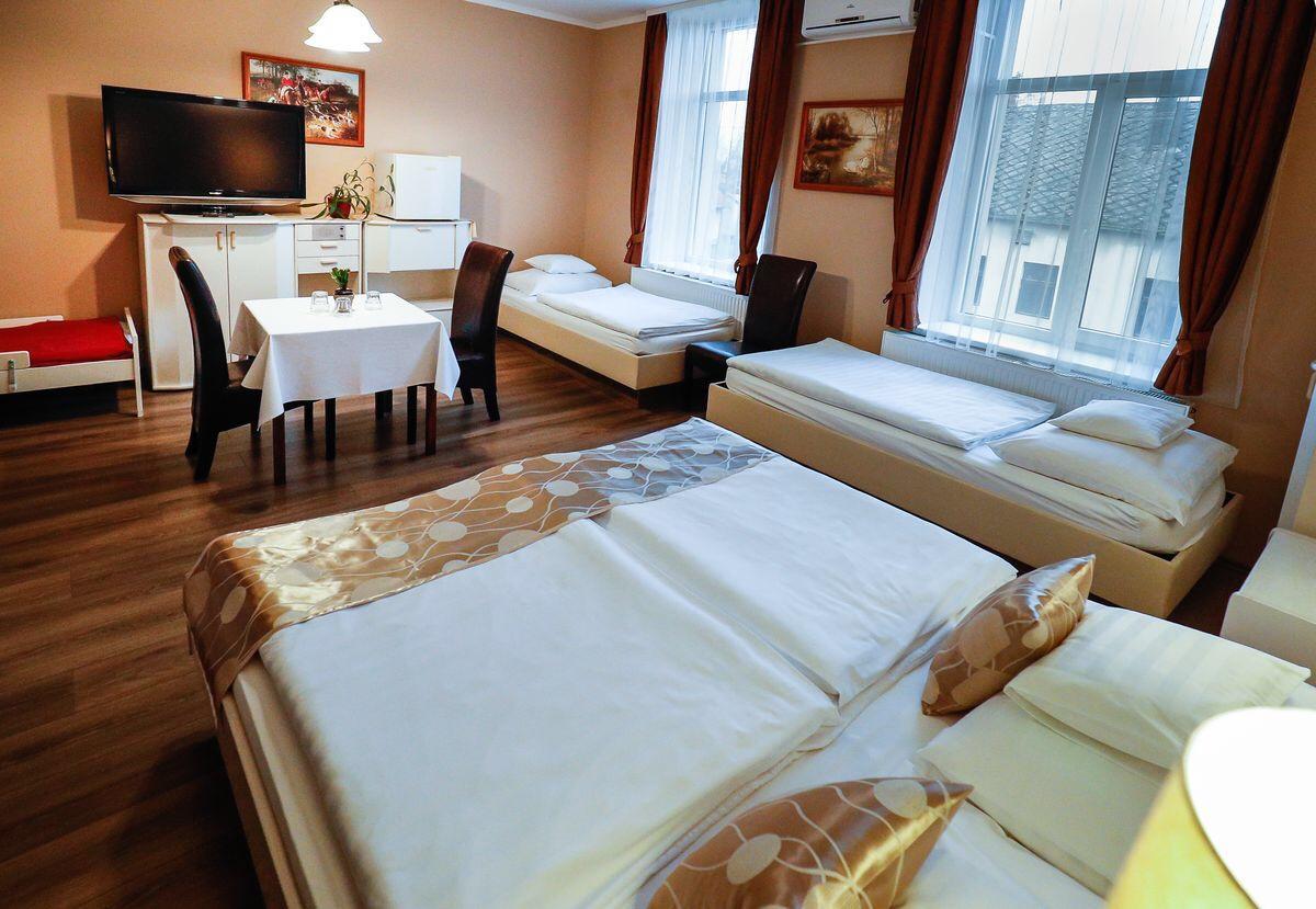 Gozmalom Etterem Es Panzio Bed & Breakfast Körmend Exterior foto