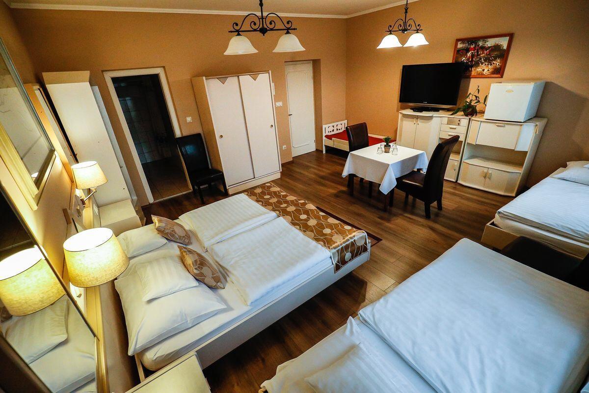 Gozmalom Etterem Es Panzio Bed & Breakfast Körmend Exterior foto