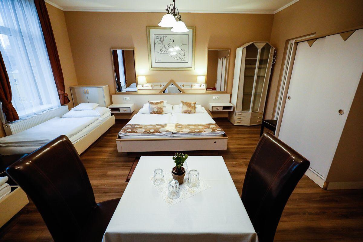 Gozmalom Etterem Es Panzio Bed & Breakfast Körmend Exterior foto