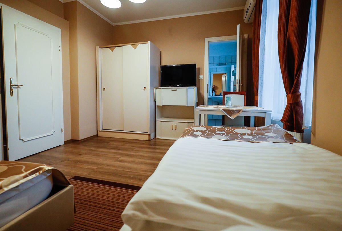 Gozmalom Etterem Es Panzio Bed & Breakfast Körmend Exterior foto